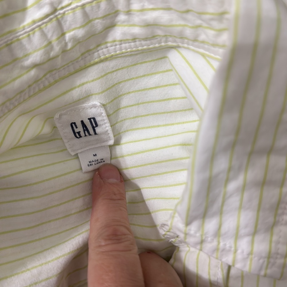 Gap-Button-Down Shirt EUC - Picture 5 of 5